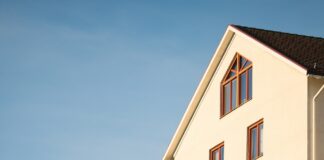 Sklon střechy je při výběru střešní krytiny velmi důležitý